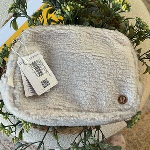 NEW w TAGs LuLulemon Sherpa Belt bag!!!!!🤍